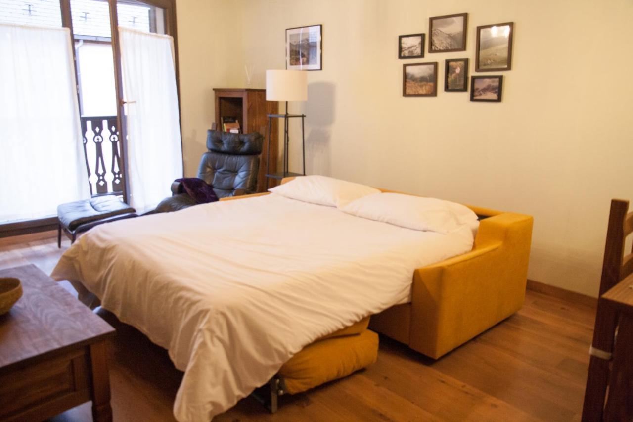 Toran Apartment Les